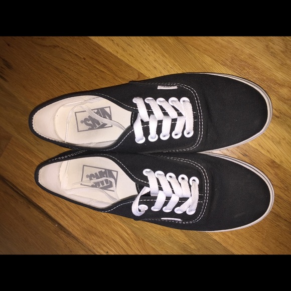 black authentic vans size 6